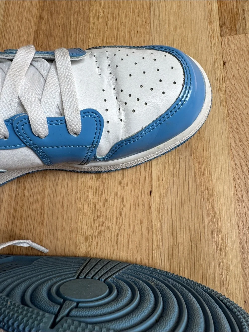 Nike Air Jordan Low-Top Sneakers in White and Light Blue patent leather